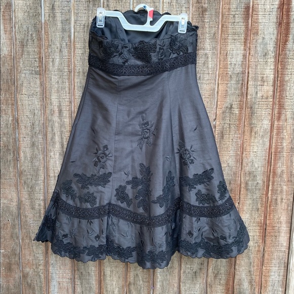 SHANI 100% silk hand beaded strapless dress - Picture 6 of 15